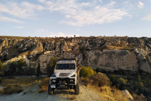 Cappadocia: Luxury Jeep Safari with Champagne Party