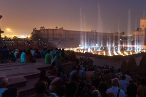 Delhi: Akshardham Temple Tour with Exhibition & Water Show