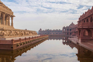 Delhi: Akshardham Temple Tour with Light & Water Show