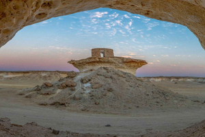 Doha: Mushroom Rocks & Serra Sculptures Guided Tour