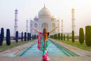 From Delhi/Agra: Taj Mahal Tour with Rental Saree Experience