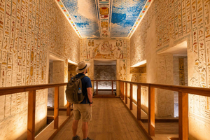 From Luxor: Guided Tour to East or West Banks with Lunch