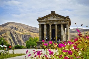Tour naar de Garni-tempel, het Geghard-klooster en lavash