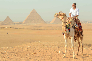 Giza Sunrise Pyramid Guided Tour With Camel Ride & Breakfast