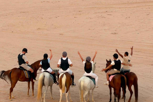 Hurghada: safari o zachodzie słońca, przejażdżka konna i obserwacja gwiazd