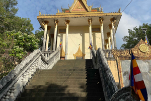 Kep: Wat Samathi Pagoda, Crab Market Beach& Butterfly Garden