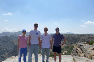 Muscat: gita di 1 giorno con guida al Jebel Akhdar e a Birkat Al Mouz