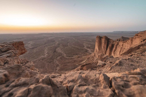 Riyadh: Edge of the World Picnic with Saudi Traditional Food