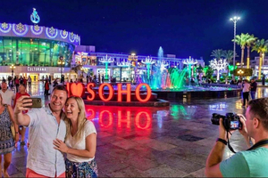 Sharm: Soho Square Night Tour with Ice Bar, Dinner, Transfer