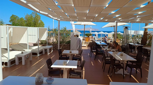 Main Beach Bar