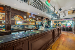 Queen Vic British Pub