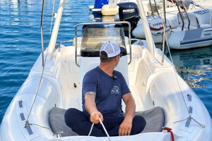 Acitrezza: Boat Rental without Licence for up to 6 People