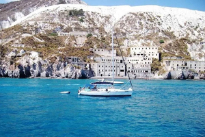 Тур по Липарским островам: кристально чистая вода и вулканические пейзажи