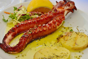 Catania: a charming dinner on a sailboat