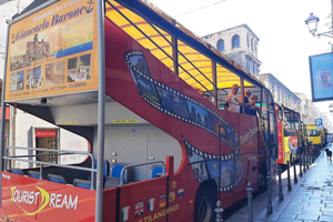 Catania: Hop-On Hop-Off Bus Tour to Acicastello & Acitrezza
