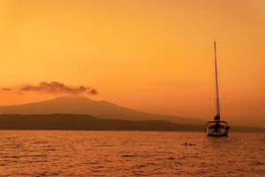 Catania: Sunset Dinner Sailing Tour