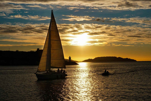Catania: Aperitif auf einem Segelboot bei Sonnenuntergang entlang der Küste