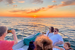 Cefalù: Boat tour along the coast of Cefalù with aperitif and snorkeling