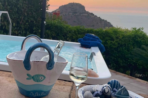 Cefalù: ontspanning, bubbelbad en een proeverij van wijn en Siciliaanse specialiteiten