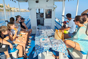 Cefalù: tur langs kysten ved solnedgang med snorkling og aperitiff