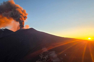 Desde Taormina: Experiencia al atardecer en los cráteres superiores del Etna