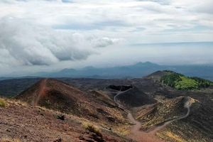 De Taormine à l'Etna : entre cratères, grottes de lave et saveurs siciliennes