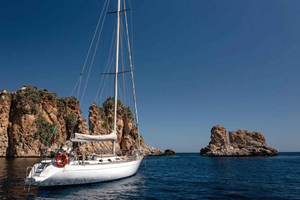 Gulf of Castellamare: Sailing boat ride with awning and light lunch