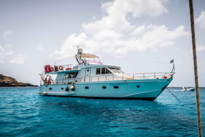 Lampedusa: Yacht excursion, swimming stops and typical lunch