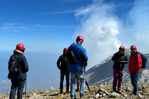 Mount Etna with pick-up and drop-off from Catania: 3000 meters with cable car and jeep