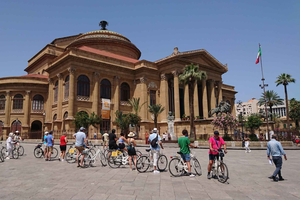 Palermo: Historic Center Guided Bike Tour with Food Tasting