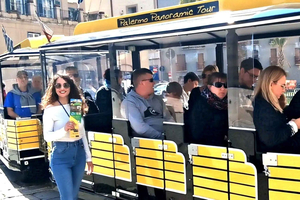 パレルモ：パノラマバスと観光ミニ列車のパスで市内を探索