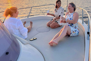 Palermo: Sunset with dinner on board a luxury boat