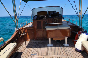 Syracuse: Gozzo Sorrentino Tour with Docking at Plemmirio and Picnic
