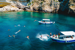Syracuse: Ortigia and Sea Caves Excursion by Boat