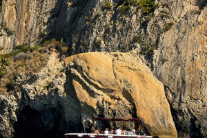 Syracuse: Ortigia & Sea Caves Boat Tour, Swim and snorkeling