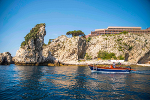 Taormina: tour in barca con snorkeling e prosecco