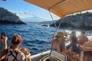 Taormina-Giardini Naxos: escursione in barca lungo la costa