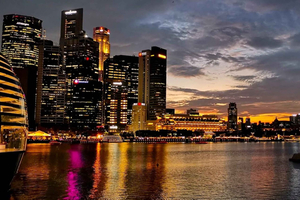 Singapore: Sunset City Tour by Kick Scooter