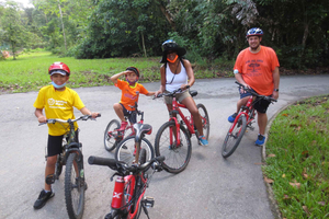 Aventure sur la piste cyclable d'Ubin