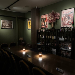 The Magic Bar Show: WunderBar - Magic and Comedy of A German Magician