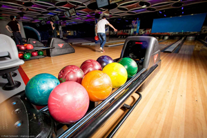 Bratislava: Bowling Experience with Beer and Local Guide