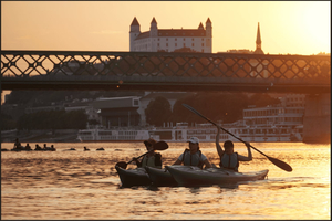 Bratislava: Danube River Kayak Tour with Instructor
