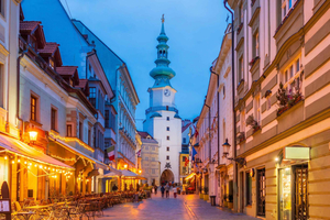 Bratislava: Slovakia Castle Photography Tour & Wine Tasting