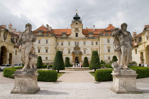From Vienna: A Fairy Tale Day in Moravia’s Wine Country - CZ