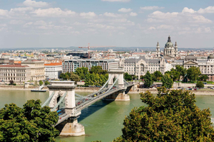 From Vienna: Day Trip to Budapest incl. Bratislava PhotoStop