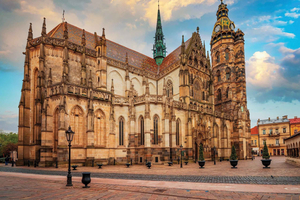 Košice: Guided Walking Tour with Tokaj Wine Tasting