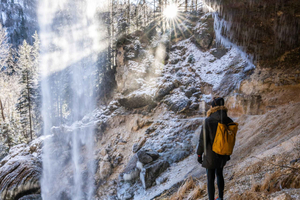 Depuis Ljubljana/Bled : randonnée hivernale à la cascade de Peričnik