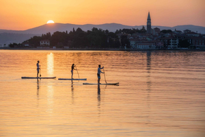 Izola: SUP-retki auringonlaskun aikaan