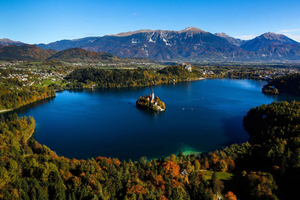 Liubliana: excursión de un día al lago Bled, la cueva de Postojna y Predjama
