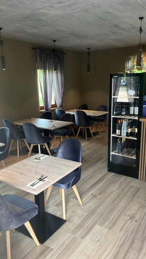 Bistro 9:45